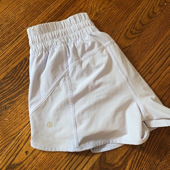 Lululemon size 6 hot ty hot short shorts - Picture 2 of 5